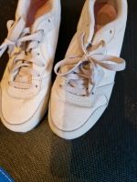 Nike Turnschuhe Sneaker beige/weiß Größe 38,5 Hessen - Büdingen Vorschau