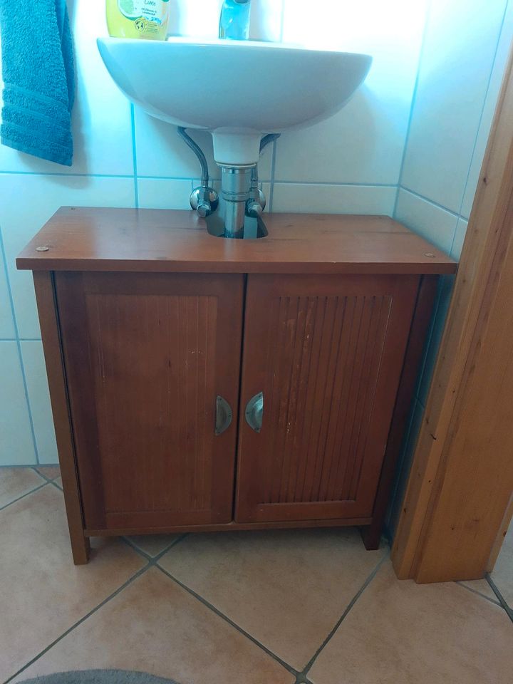 Badezimmerschränke, Waschbeckenunterschrank, Spiegel, Board in Hemmoor