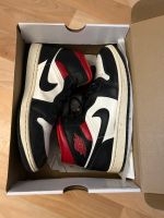 Nike Air Jordan 1 mid in schwarz und rot Größe 42 Niedersachsen - Oyten Vorschau