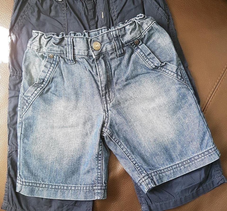 KURZE HOSEN SET - SHORTS/JEANS GR 122/128 in Ulm