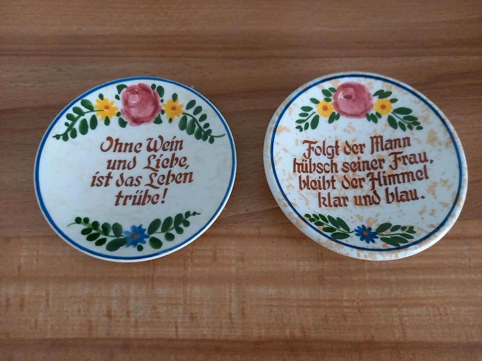 2 kleine Sammelteller Wandteller von SMF Schramberg in Oetzen