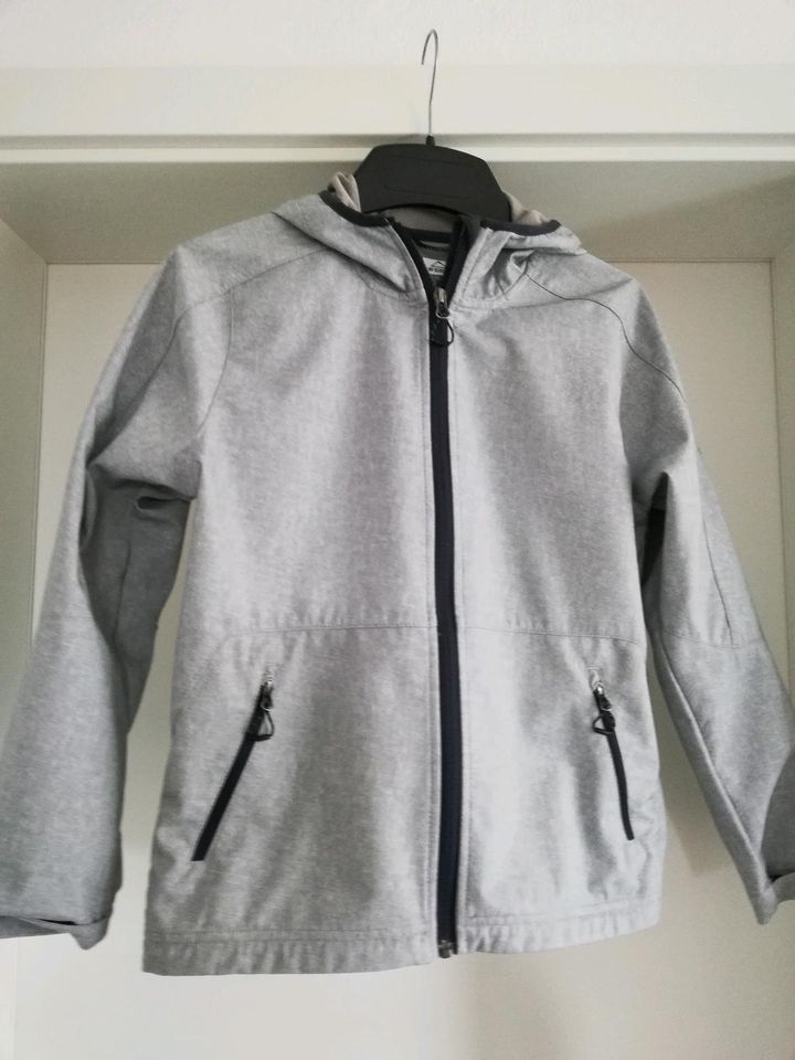 Sommerjacke / Windjacke / Jacke hellgrau Gr. 152 in Pfaffenhausen