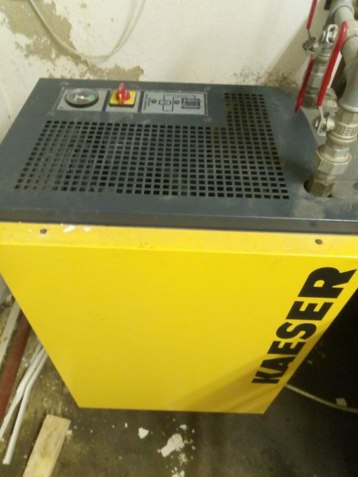 Schraubenkompressor mit Kältetrockner KAESER SM 11/10 bar in Stollberg