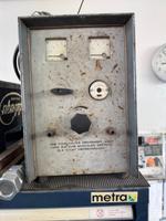 Ladegerät aus DDR Zeiten für Autobatterien Berlin - Köpenick Vorschau