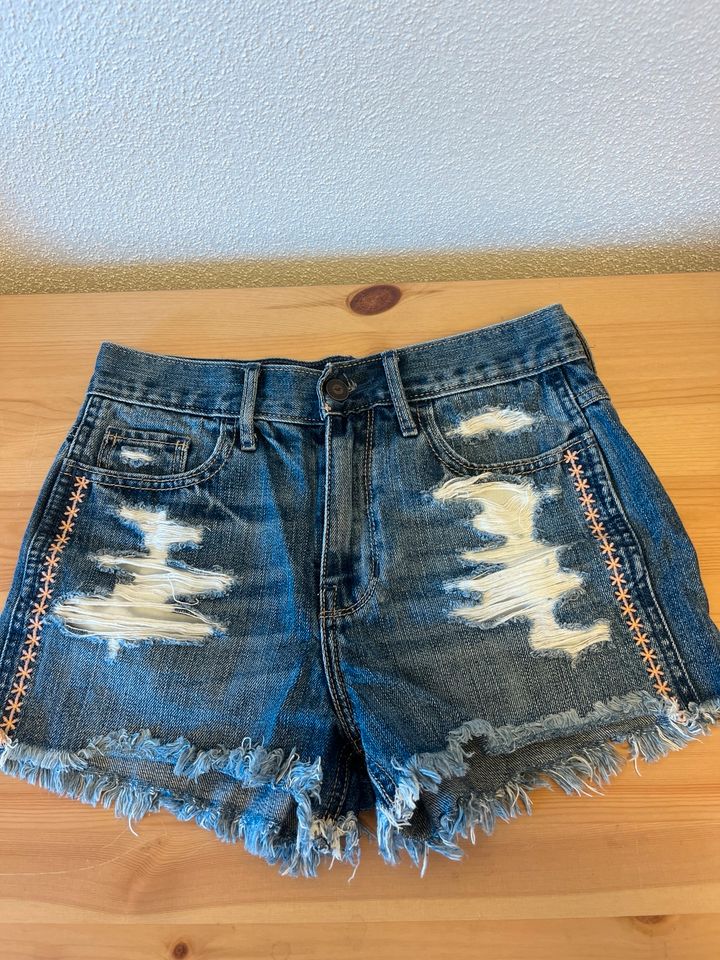 Hollister hotpan jeans short high rise damen größe w25 Blumen in Gunzenhausen