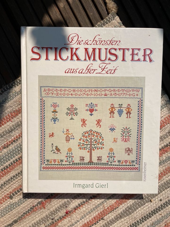 Stickbuch/ Embroidery /Die schönsten Stickmuster aus alter Zeit in Düsseldorf