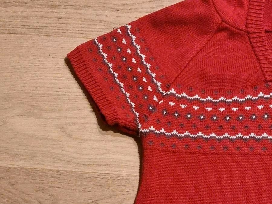 Mädchen Strickkleid rot mit Kapuze Größe 116/122 von Jako-o in Warthausen