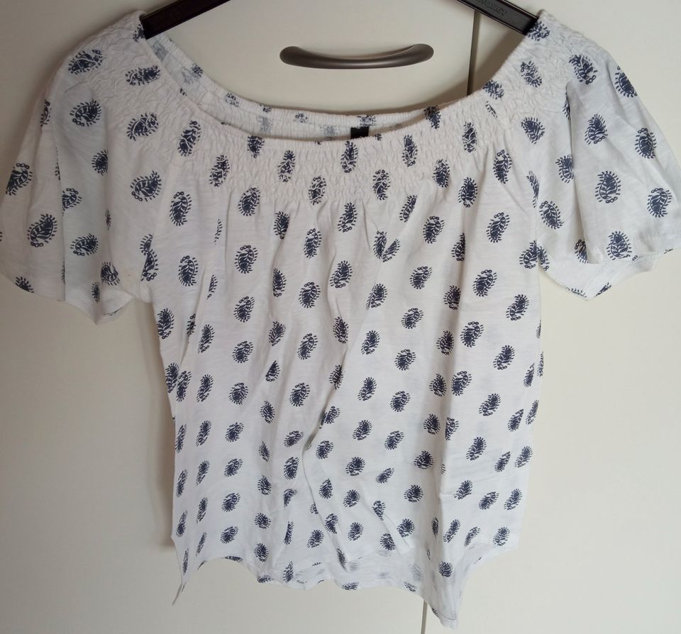 T-Shirt weiß mit blauem Muster, Gr. S, neu in Niedernhausen