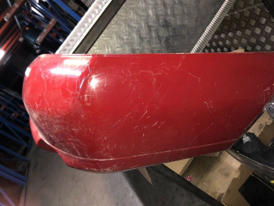 Stoßstange Schürze Heck Mitsubishi Carisma ´97 rot (977) in Coswig (Anhalt)