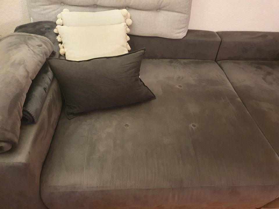 Schönes & bequemes Big Sofa in grau in München