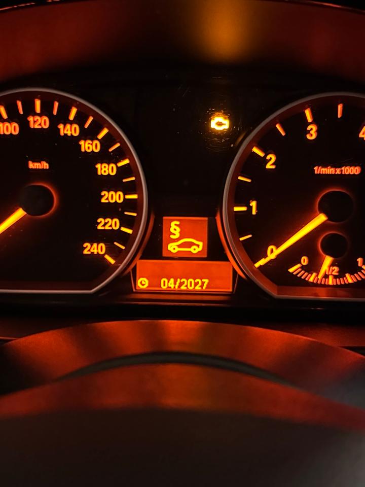 Bmw 118i E88 Cabrio Facelift, TÜV neu, Unfallfrei, Rostfrei in Murnau am Staffelsee