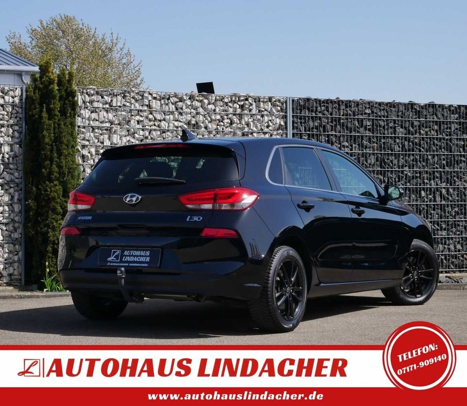 Hyundai i30 1.6 CRDI Premium +LED +Leder in Schwäbisch Gmünd