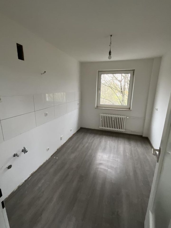 Sehen, mieten, wohnen! - 3,5-Zimmer-Wohnung mit Balkon in Duisburg