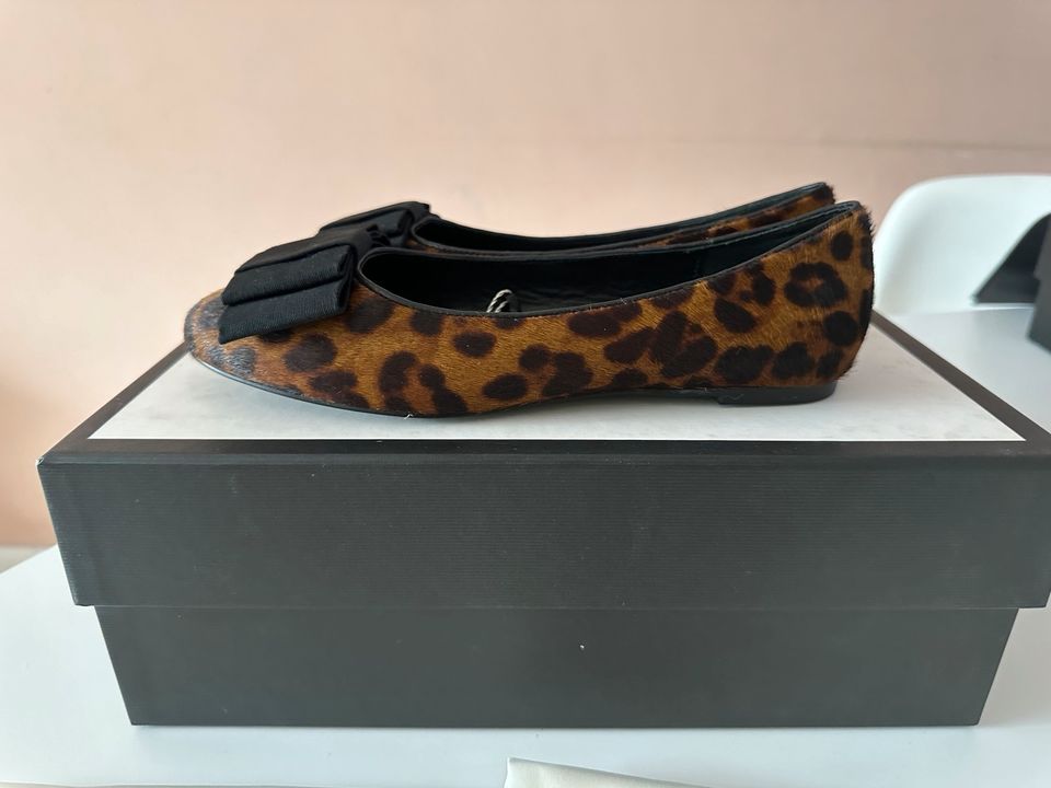 Uterque Ballerinas Leo Leopard Ponyfell Schleife Gucci Karton in Hamburg