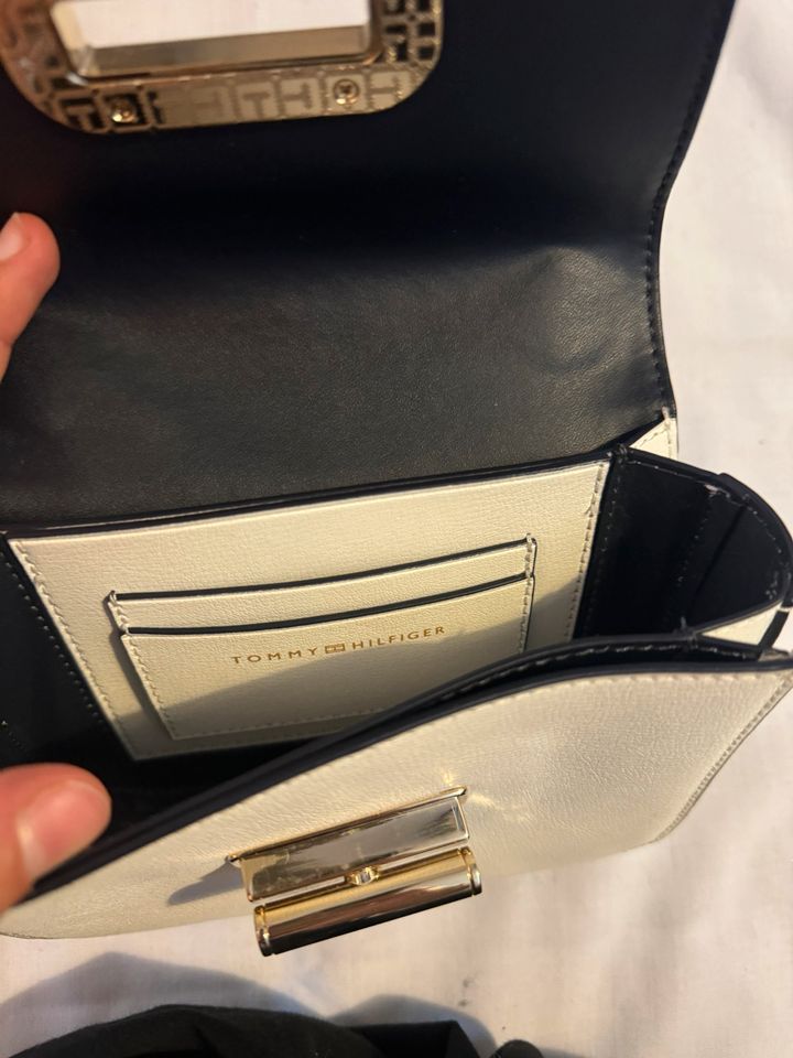 Tommy Hilfiger Tasche Damen Turnlock in Köln