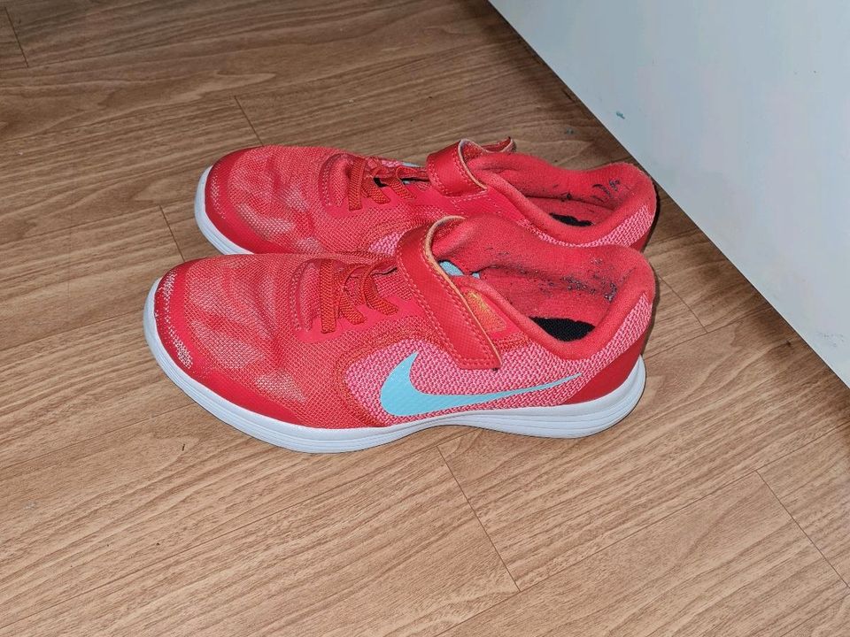 Neue Nike schuhe größe 35 in Hagen