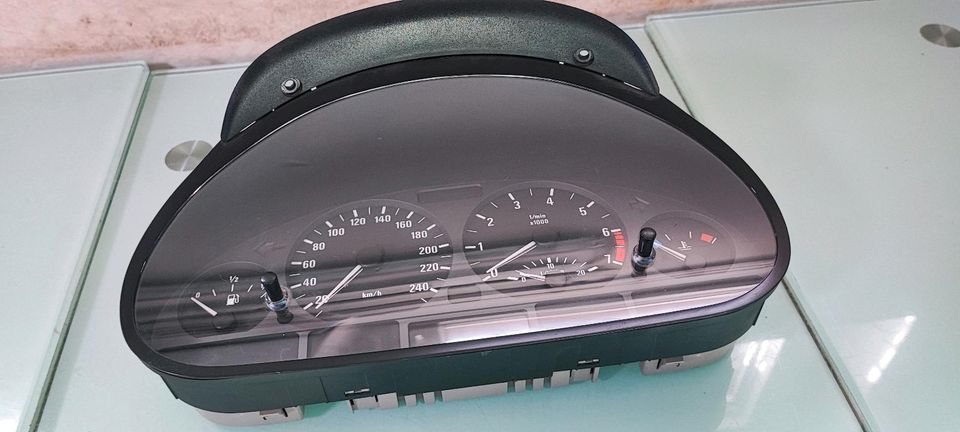 E46 Tacho Kombiinstrument Tachometer 316ti in Spiesen-Elversberg