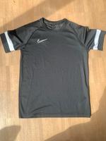 Nike Sport Shirt Kinder Größe 158-170 wie neu Bayern - Winterhausen Vorschau