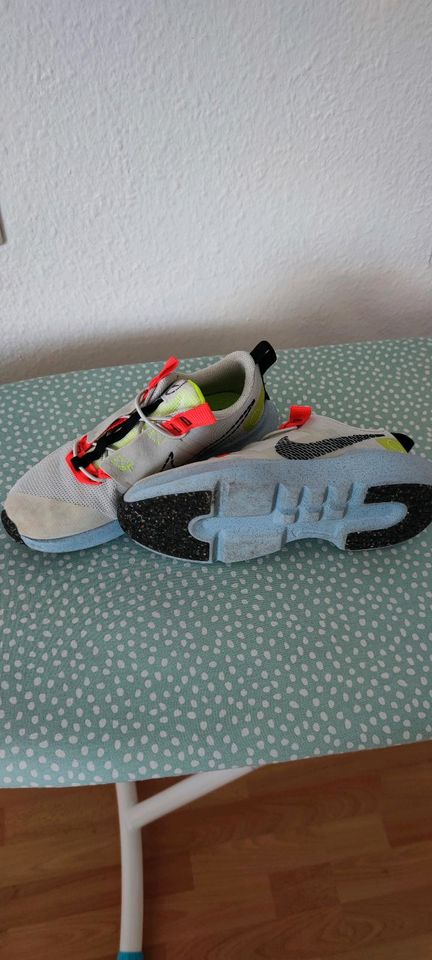 Nike Kinderschuhe Größe 35 in Ratingen