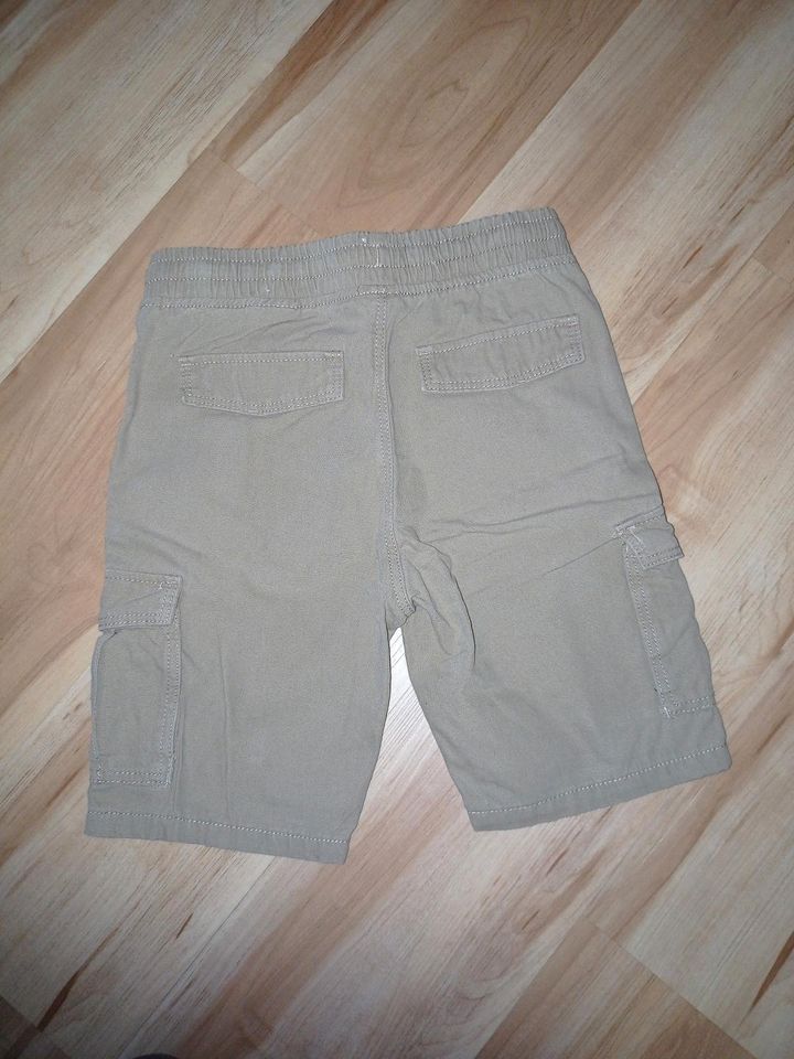 Shorts, h & m, Gr. 134 in Nalbach