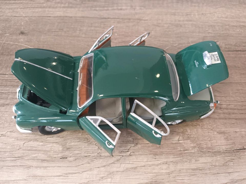 Maisto Jaguar Mark II (1959), Maßstab 1:18 grün, Made in Thailand in Lübbecke 