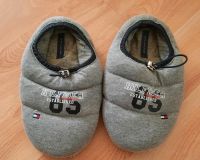 Tommy Hilfiger Kinder Hausschuhe Down Slipper Gr. 35 /36 grau Niedersachsen - Celle Vorschau