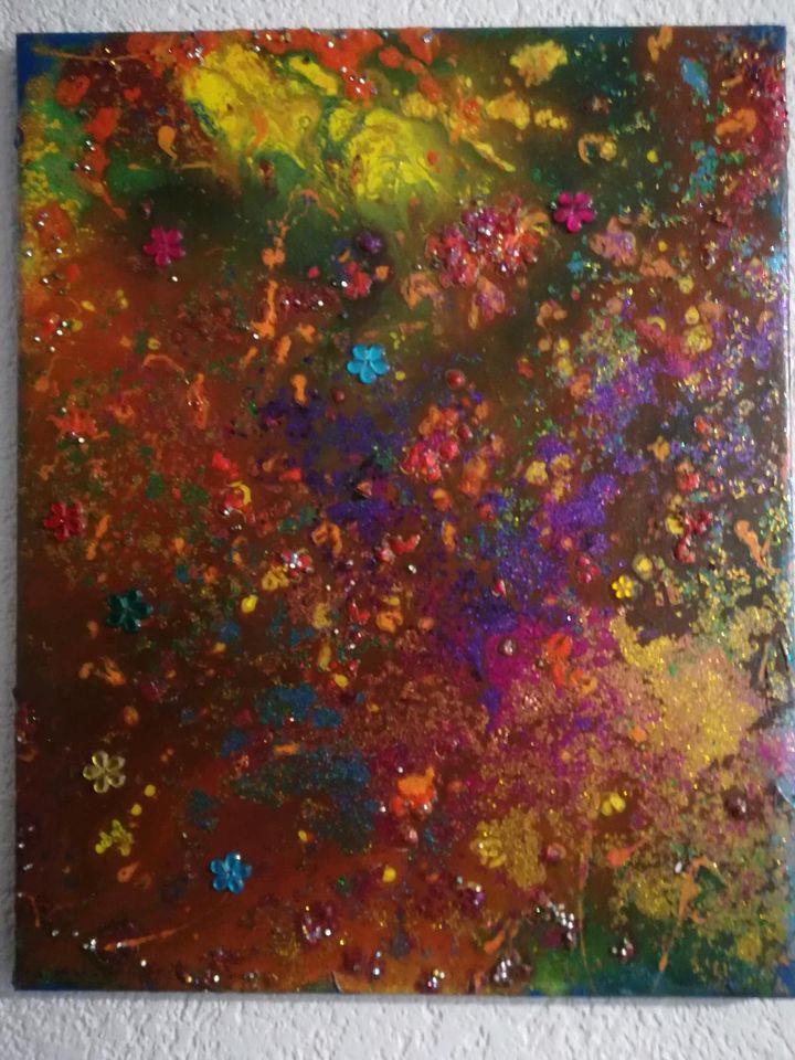 Abstractes Bild mit glitter und Blumen. in Schwendi