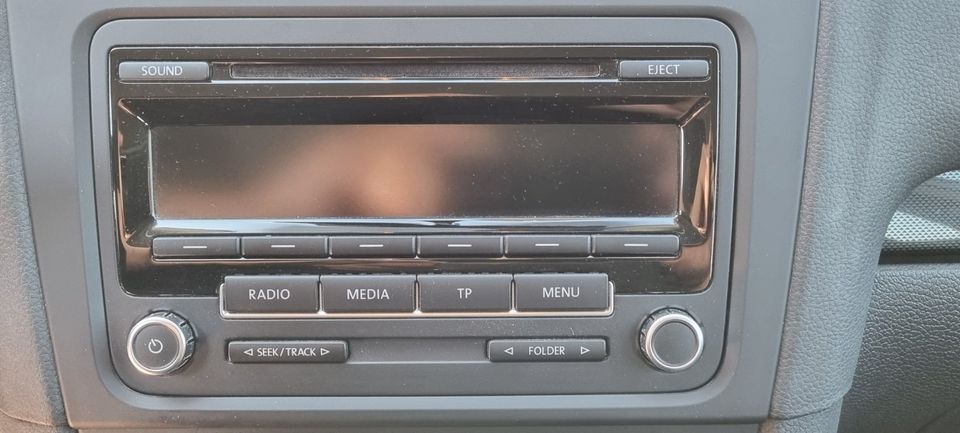 Sehr gut erhaltenes Autoradio VW RCD 310 mit Code aus erster Hand in Breitenfelde
