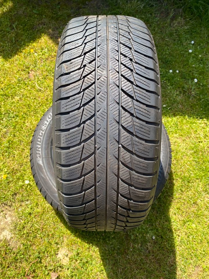 2 Winterreifen 225/55 R17 97H * RSC Bridgestone LM001 Blizzak in Vilsheim