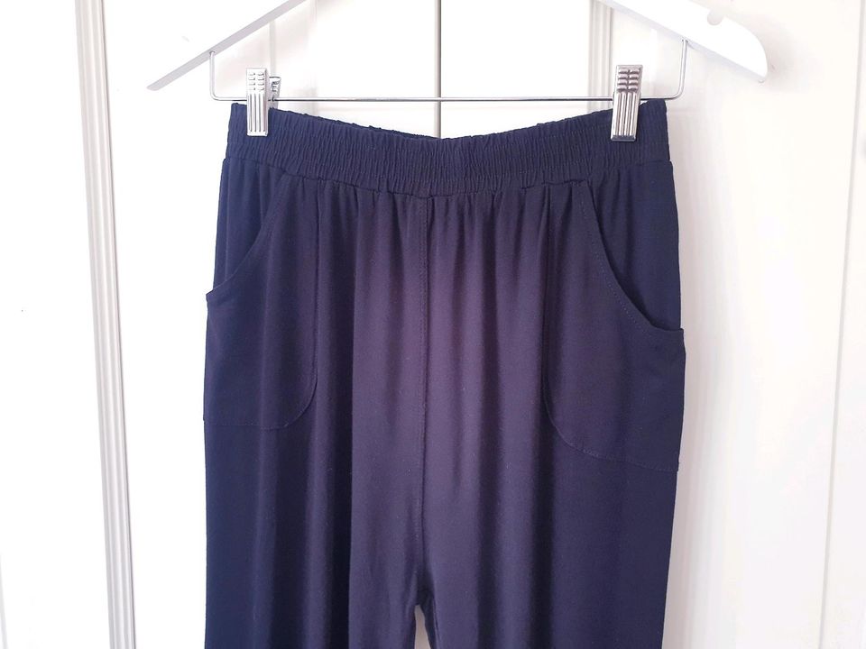 schwarze Yigga Haremshose Pluderhose Caprihose Sommerhose 140 in Eisenach