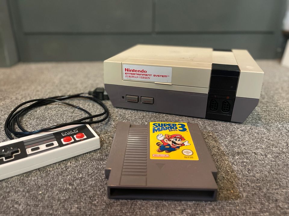 Nintendo Entertainment System NES mit Super Mario Bros. 3 in Gladbeck