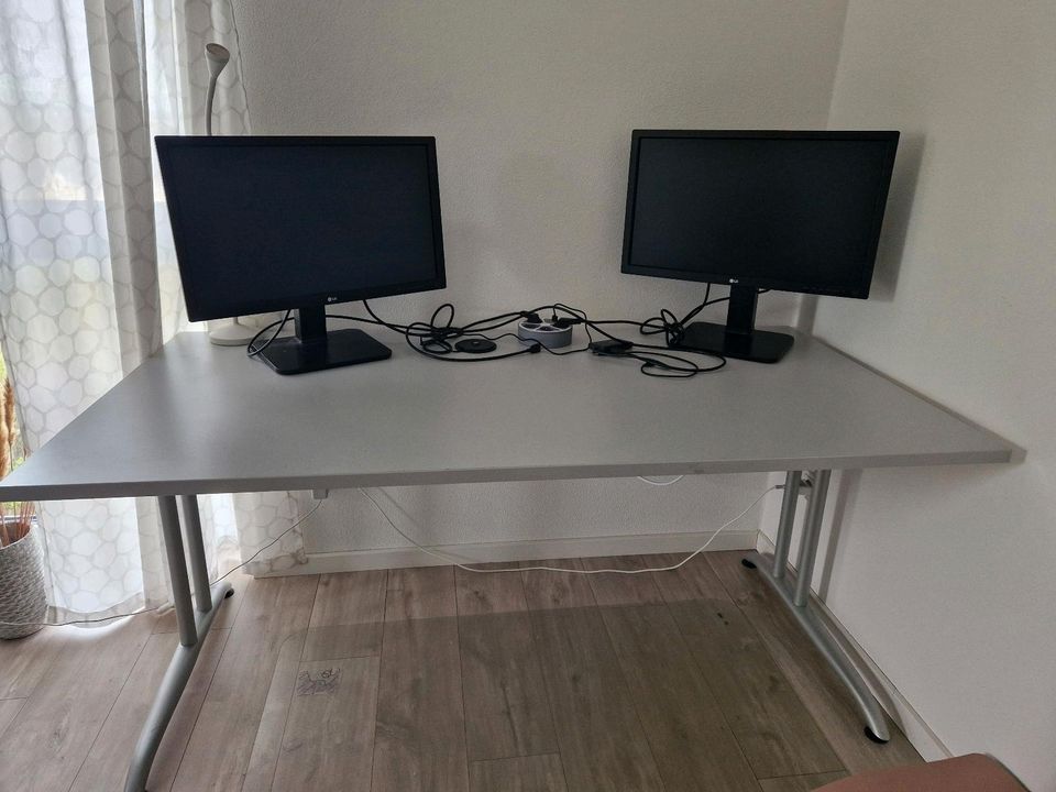 Schreibtisch in Eppelborn