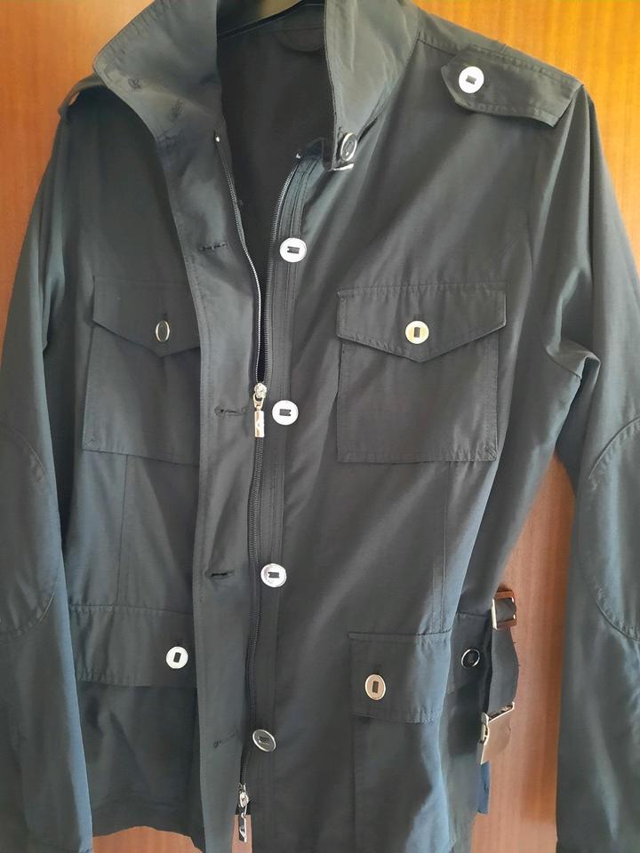 Schwarze Sommerjacke / dünne Jacke Gr. XL / 42 wasserabweisend in Preetz