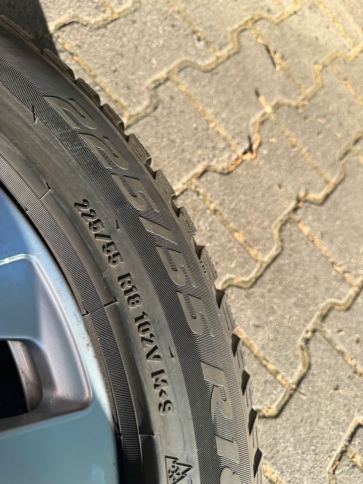 Original Audi S-Line Alufelgen 18 Zoll Ganzjahresreifen Pirelli in Berlin