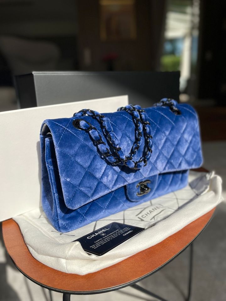 Chanel Tasche classic flap bag special edition blau Samt in Hamburg
