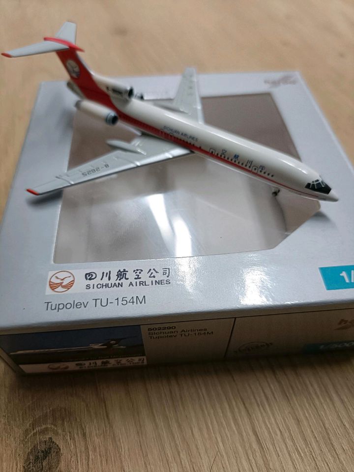 Sichuan Airlines TU-154M fehlender Reifen Herpa Wings 1:500 in Schönefeld