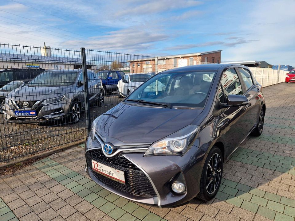 Toyota Yaris Lounge Hybrid Kamera Navi Spurhalte in Rheinbach