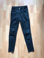 Zara schwarze jeans mit hoher Taille und eng an den Beinen 34/XS Baden-Württemberg - Oppenweiler Vorschau
