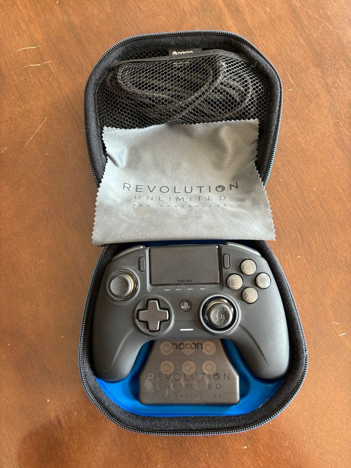 Nacon Revolution Pro Controller in Heidenau