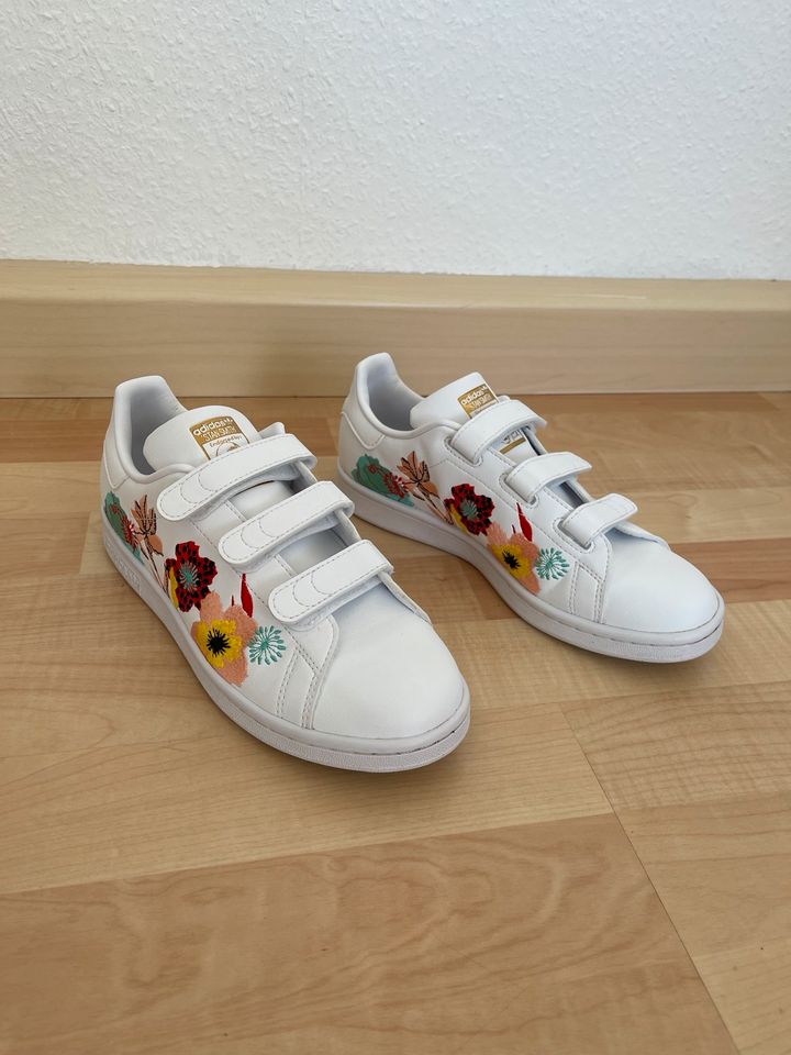 SNEAKERS ADIDAS STAN SMITH  BLUMEN Gr 38 in Köln