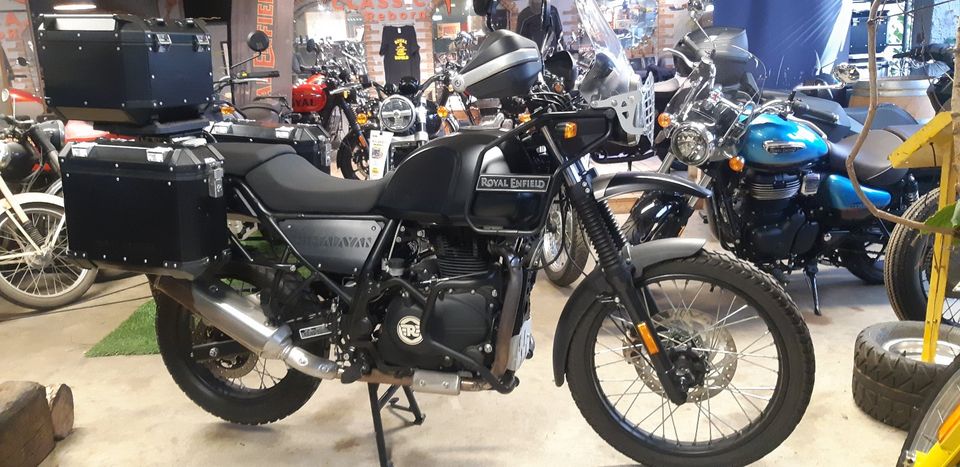 ROYAL ENFIELD HIMALAYAN 411 in Trier