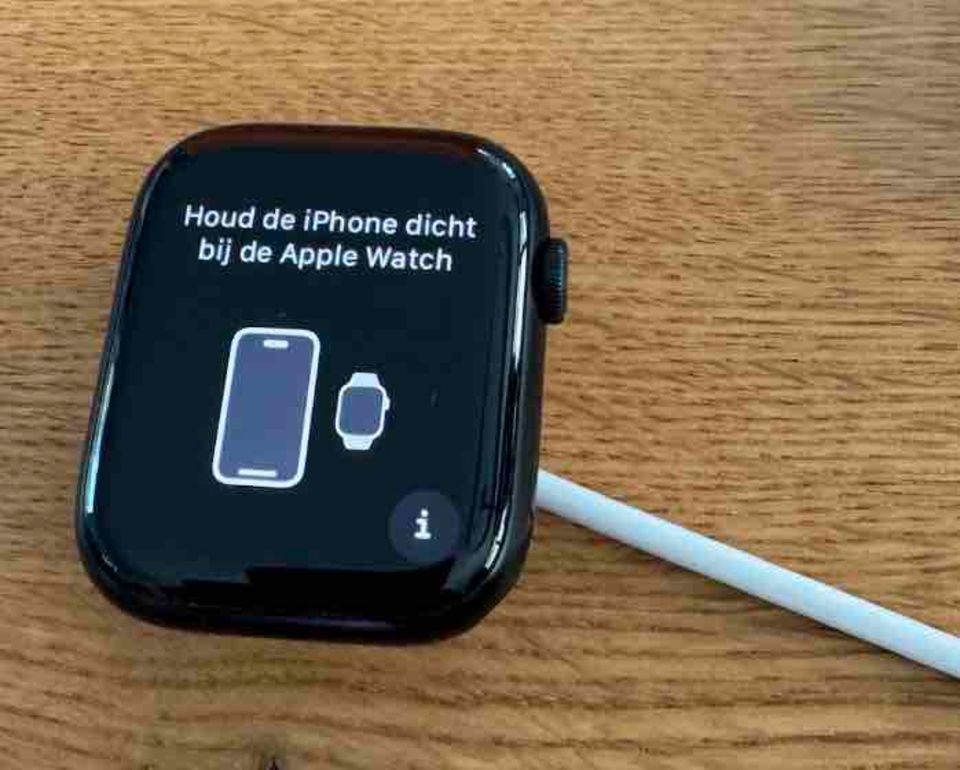 Apple Watch Series 8 45mm Midnight Aluminium GPS in OVP in Dieburg