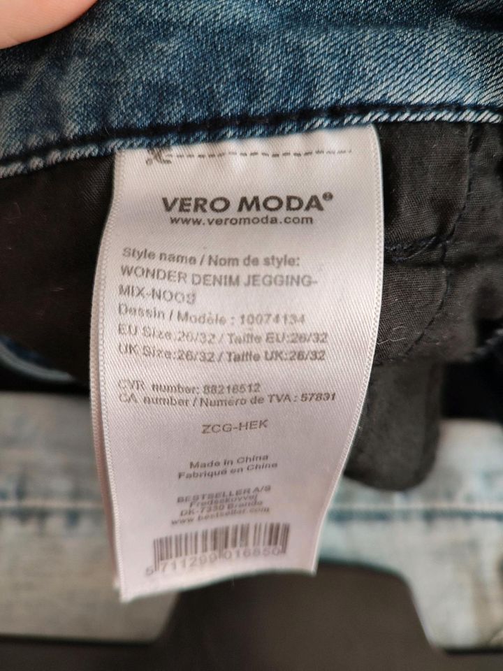 Damenjeans Vero Moda in Niedereschach