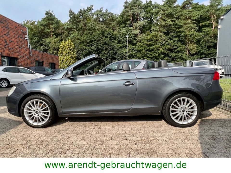 Volkswagen Eos 1.4 Cabrio*SHZ/LEDER/PDC/AHK/PANO/GRA/KLIMA* in Steinhagen