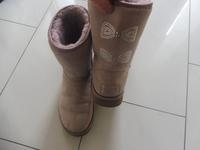 UGG Boots mit Swarovski-Schleifen Niedersachsen - Clenze Vorschau