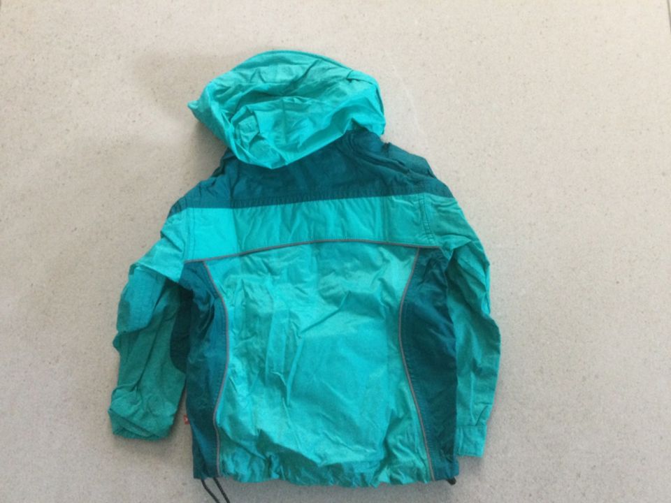 Wind- und Regenjacke für Mädchen in Stadtbergen