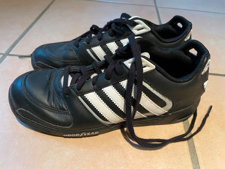 adidas Sportschuhe Sneaker schwarz Goodyear-Sohle Gr.36 2/3(FR) in Wrestedt