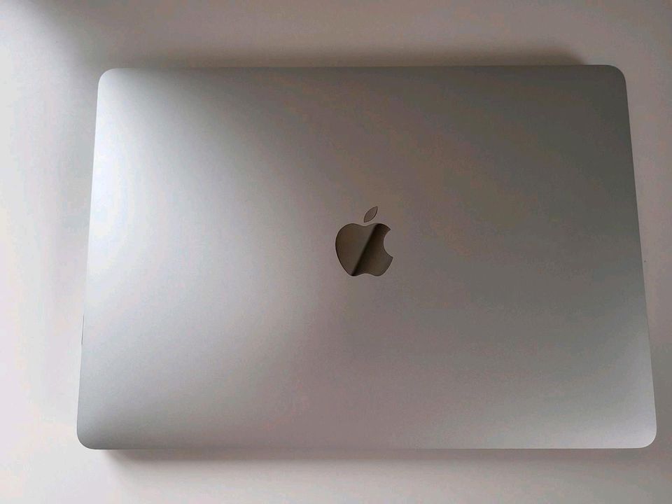 MacBook air  2020 silber 256 GB SSD Laufwerk, 8GB RAM in Lörrach