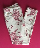 Damenhose mit Blumenmuster, Größe 42 Bayern - Schöllkrippen Vorschau