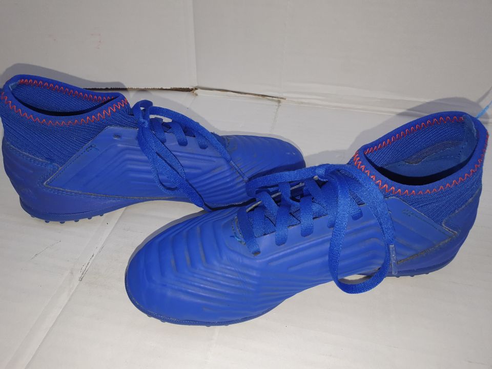 Adidas Fußballschuhe Gr.35 Predator blau Indoor in Berlin